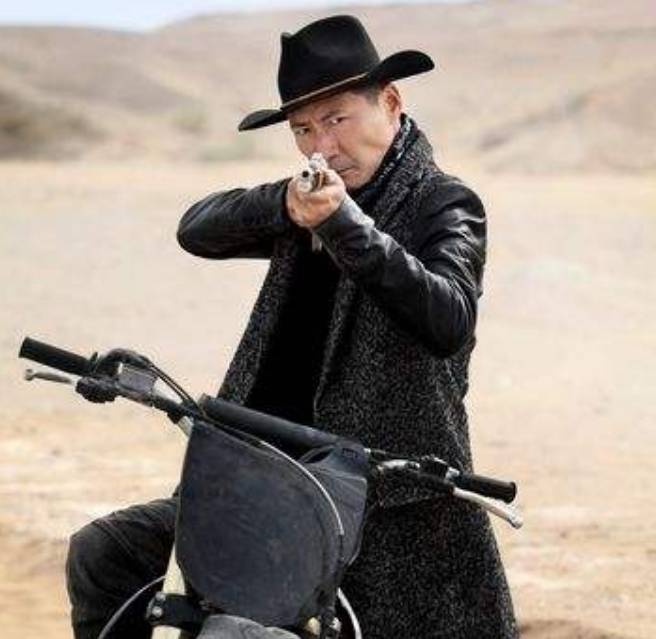 而且"燕双鹰"几部剧里,"枪战"片段很精彩.