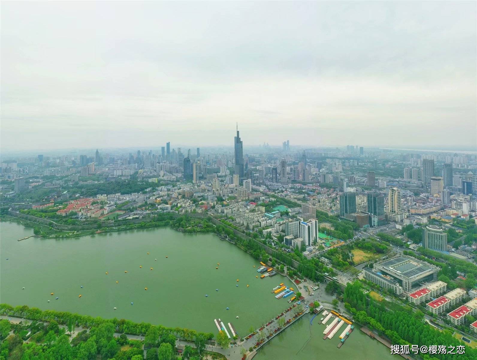 江南四大名城，不仅都是首批国家历史文化名城，而且都有一座名湖