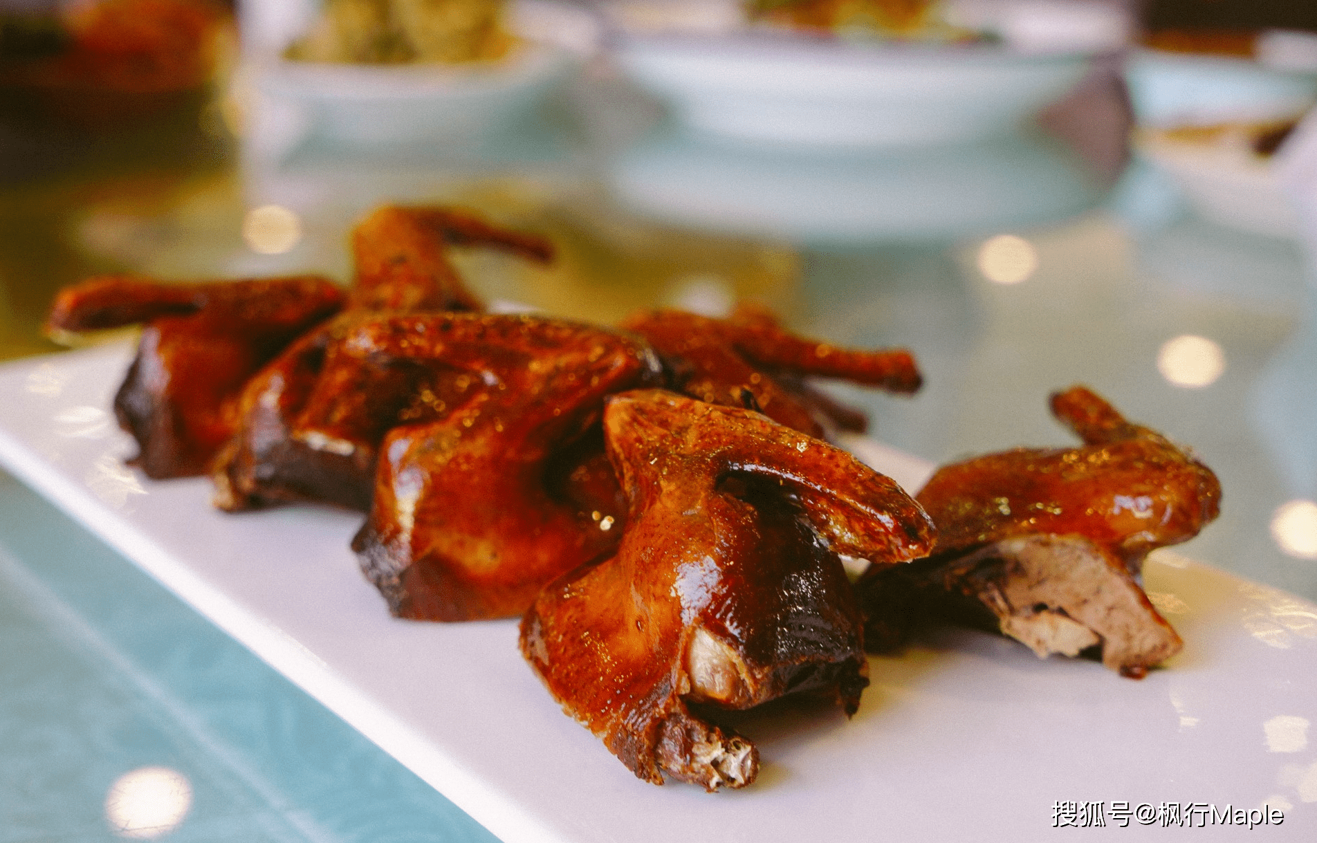 冬天吃烧鸽子补身,吃杀猪菜解馋,北京东四环这家餐厅,好吃不贵