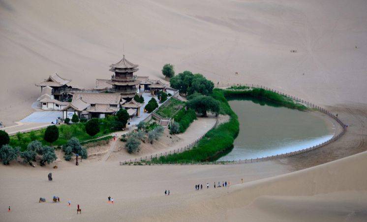 中国沙漠奇观，曾遭枯竭，如今耗资上千亿“抢救”成啥样了？