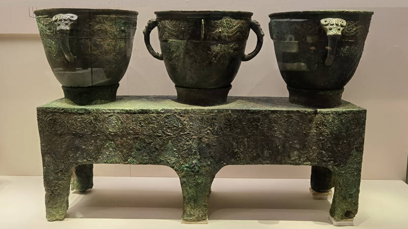 国家博物馆收藏的商代妇好青铜三联甗欣赏