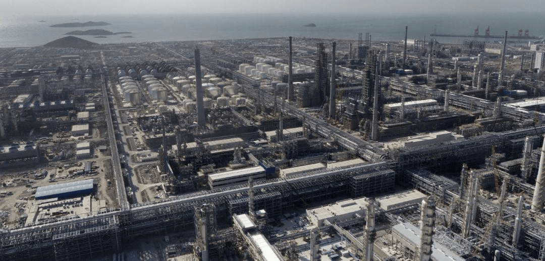 浙江的这个大型项目,建设在舟山鱼山岛,在这里,有着舟山的千亿级基地