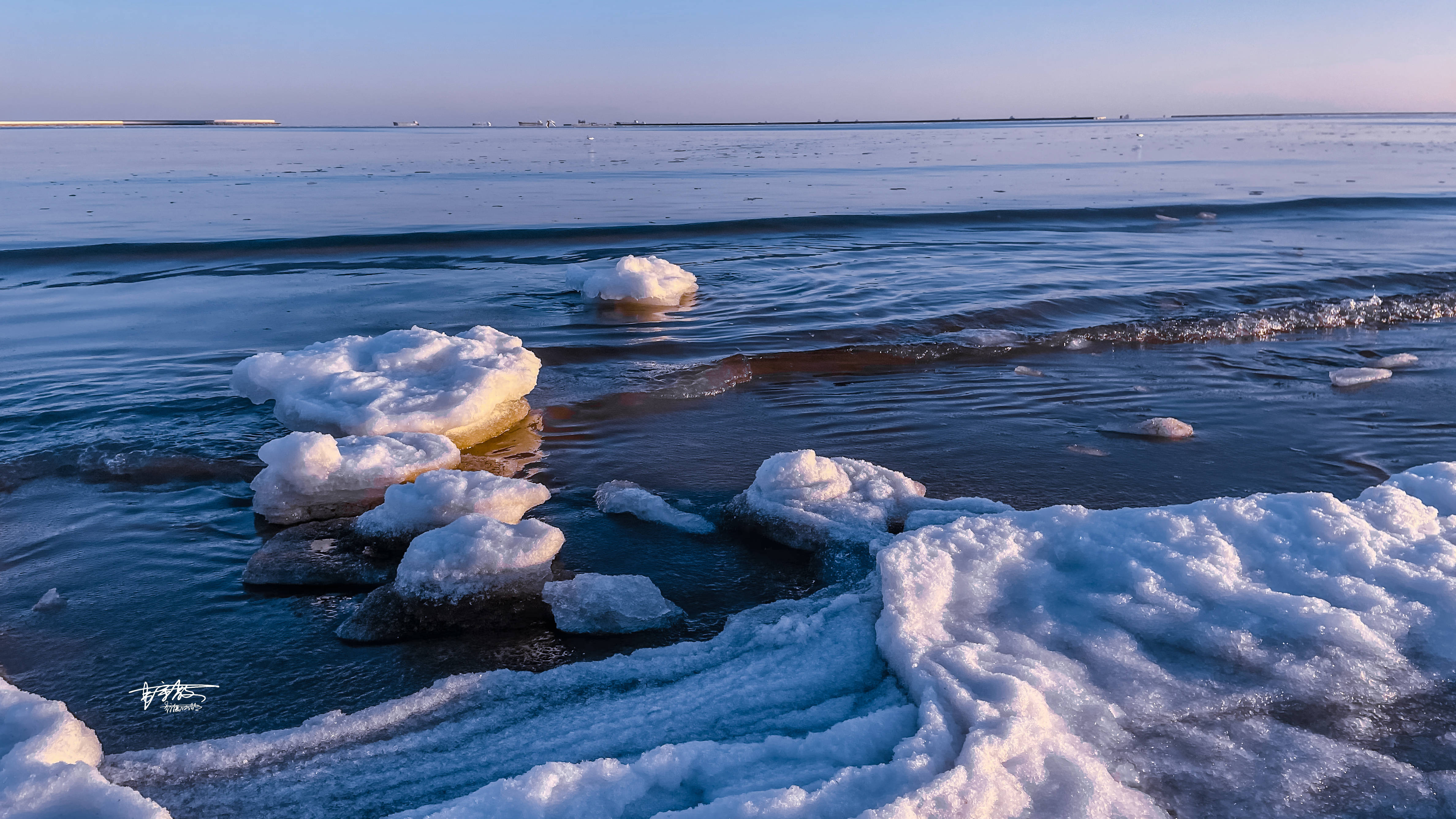 一半海水一半冰面，北方独有的冻海，值得加入你冬日的旅行清单