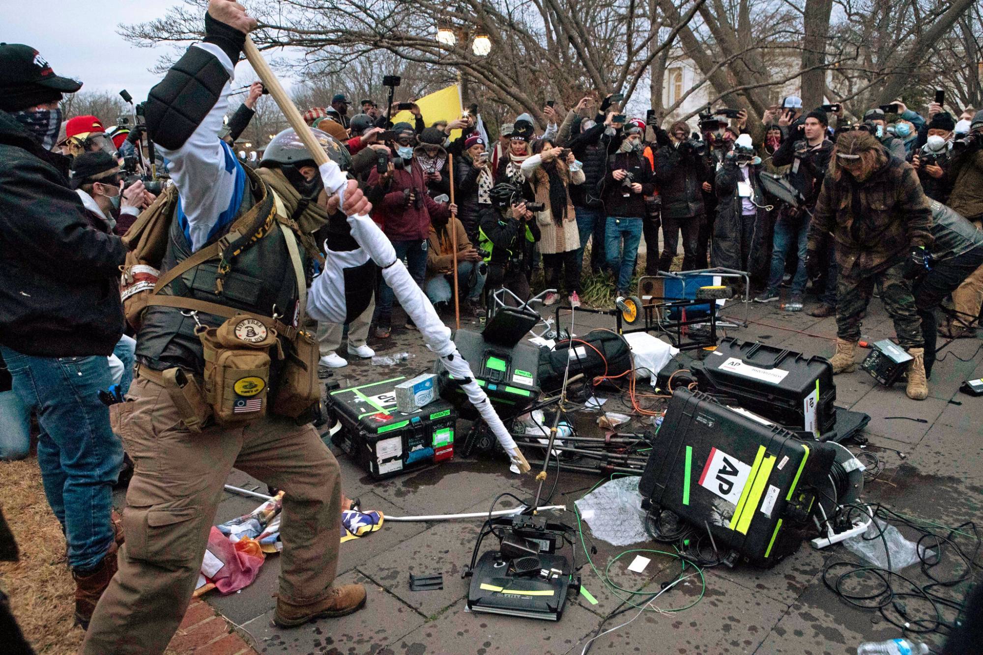 原创美国大乱是必然:"第四权力"捧红特朗普,失败教育生产脑残粉!