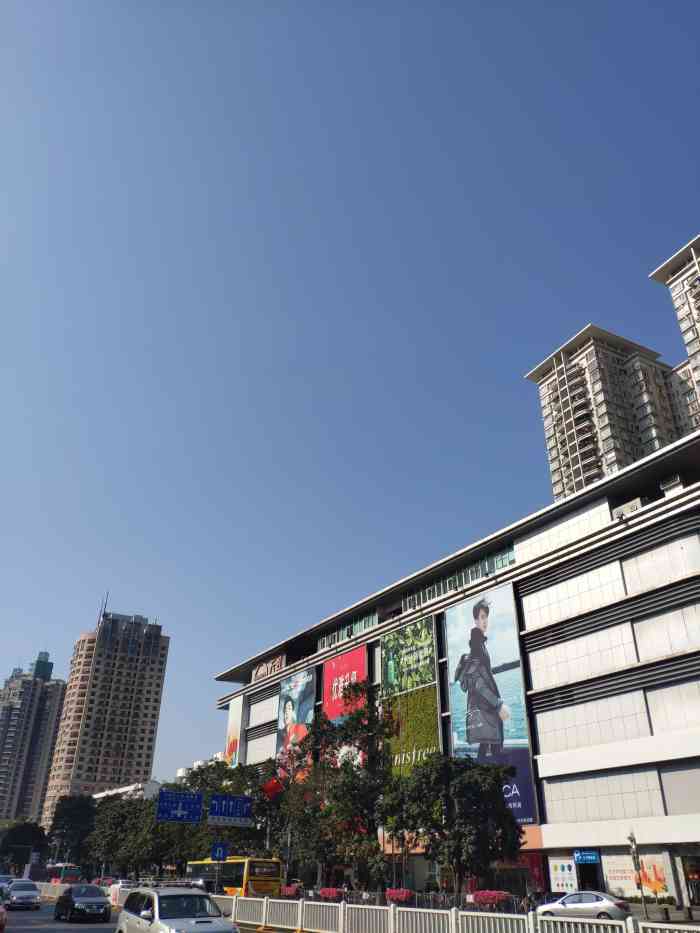 南山天虹房产项目位于前海自贸区的桂湾片区,距离龙海家园很近,跟南山