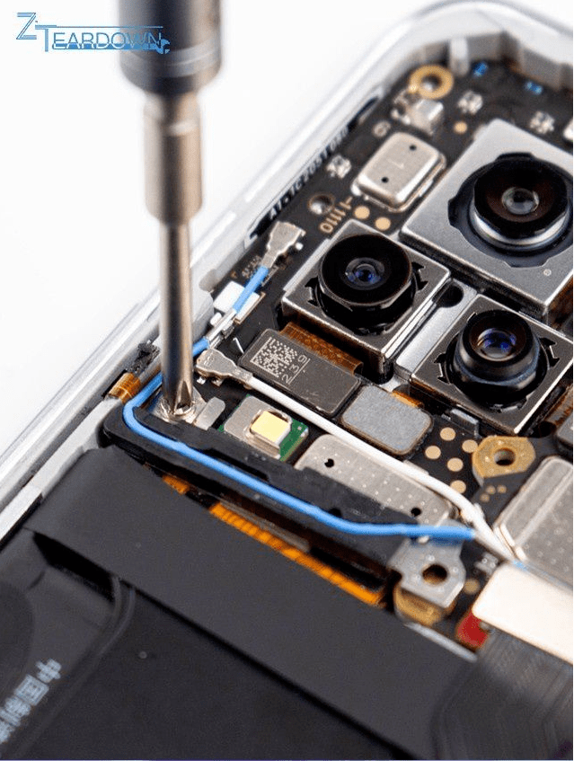 iqoo7手机拆机测评,骁龙888处理器,超大散热板,小米能稳住吗?