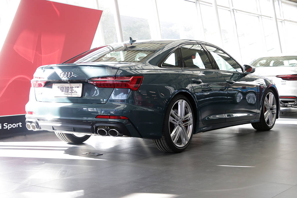 能文也能武 扮猪吃老虎,2020款奥迪s6到店实拍