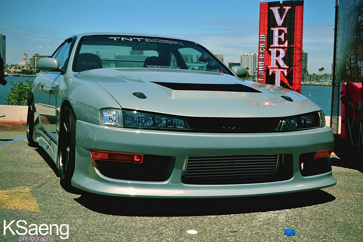 當然silvia s13,s15和240sx都出過敞篷版而原本日產silvia(s13-s15)