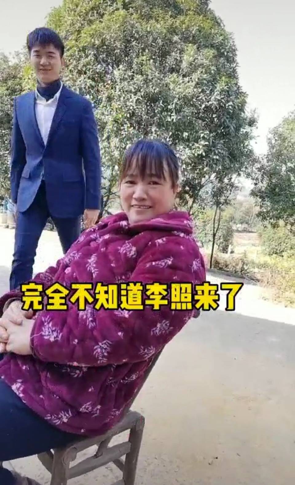 周薇琪24岁,一位湖南长沙的女孩子,她的男朋友叫李照,两家是邻居,从小