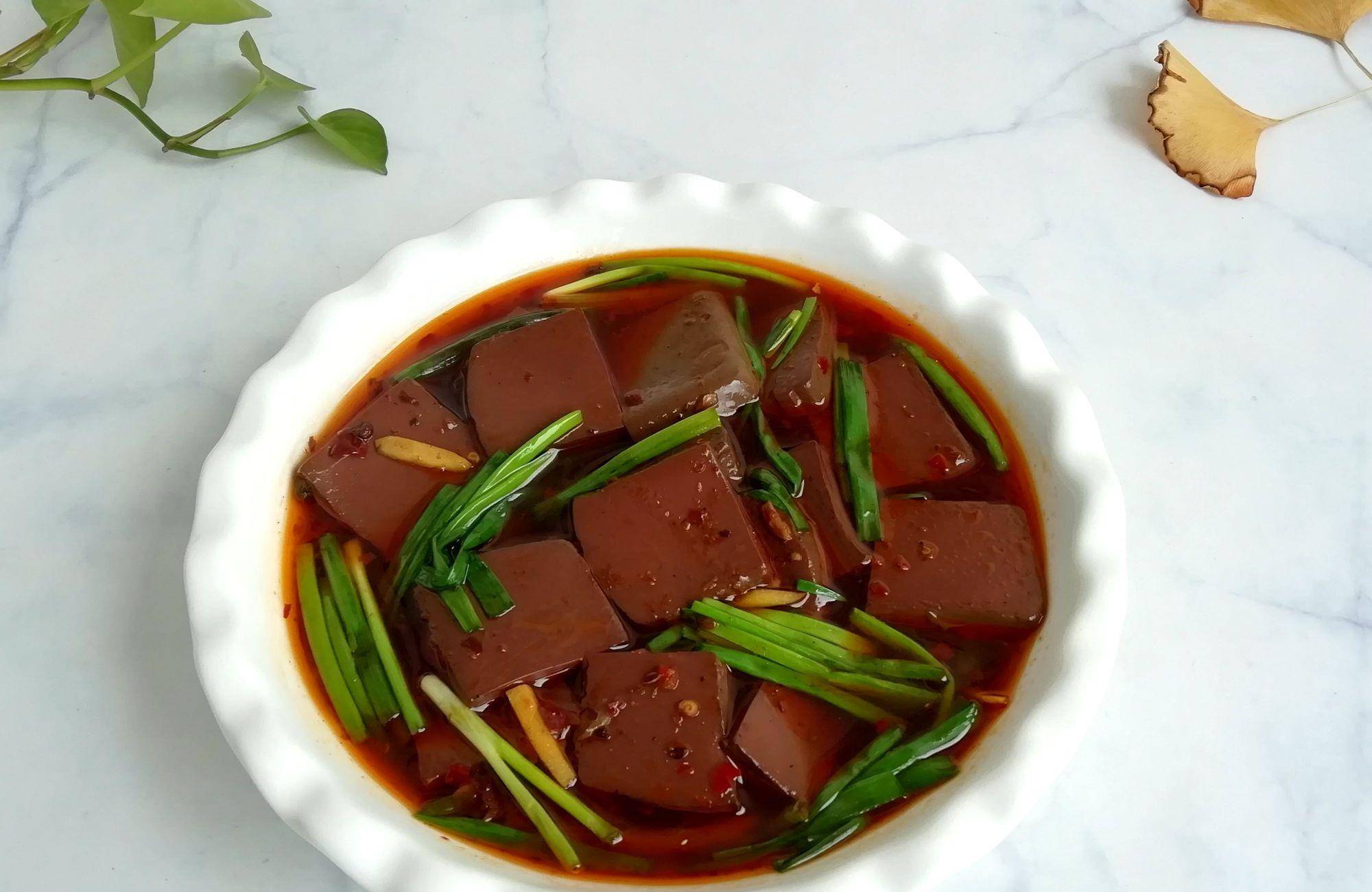 冬天每周吃一两次鸭血,可以补铁补血,体内的铁元素充足,身体就不会