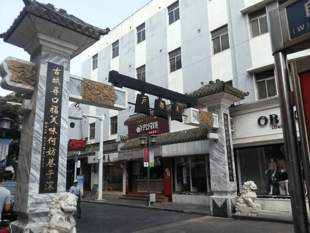 武汉一老巷走红，400年历史被称真正的美食街，距月湖7公里
