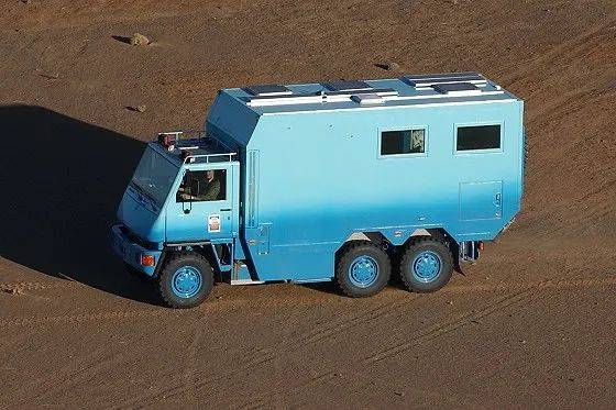 布赫房车你见过吗?配4.2l发动机6轮驱动,越野不输乌尼莫克