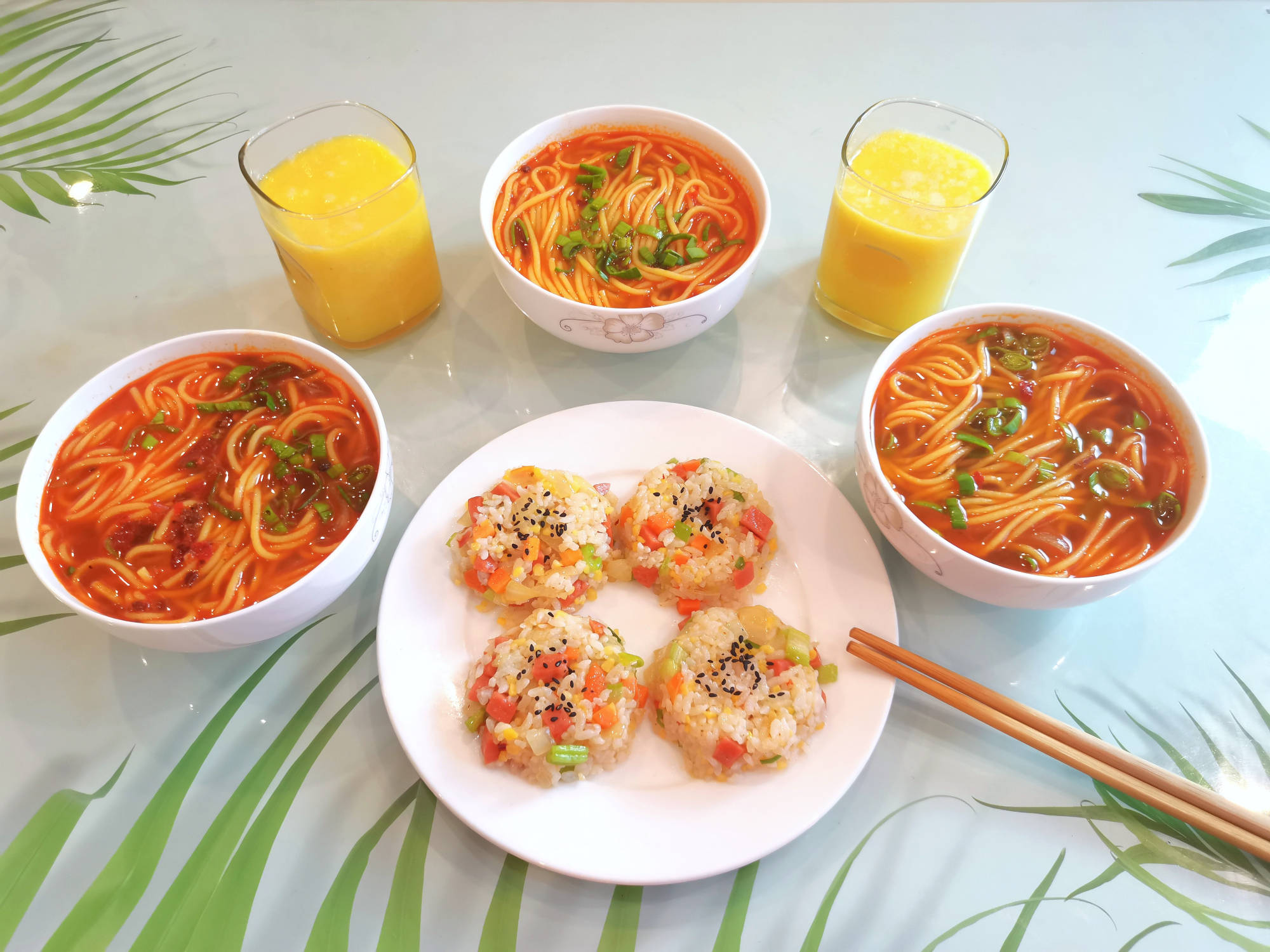 孩子放寒假回家,老母亲精心准备午晚餐,全家都吃香了_水萝卜