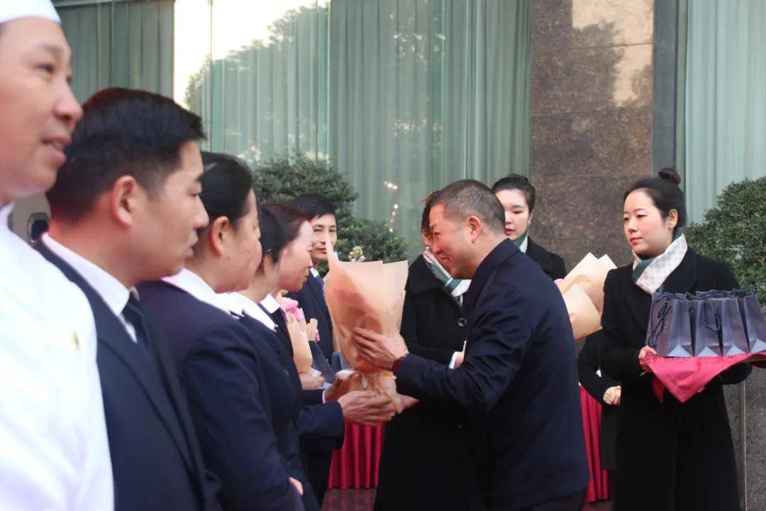 开启新征程丨武汉光谷金盾大酒店开业十周年庆典暨十周年员工表彰大会