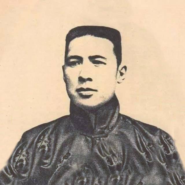 实在贫穷,母亲邱氏只得将年长的两个儿子,靳云鹏和靳云鹗送到私塾上学