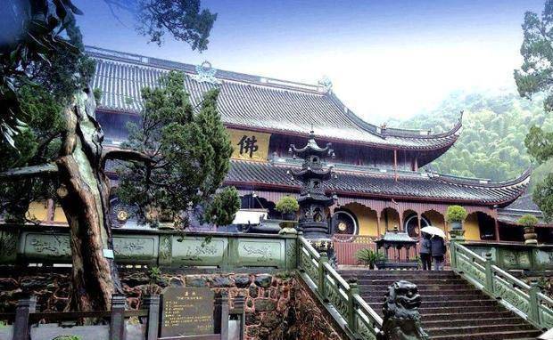 宁波非常著名的千年古寺，被奉为日本佛教的祖庭，还不收门票