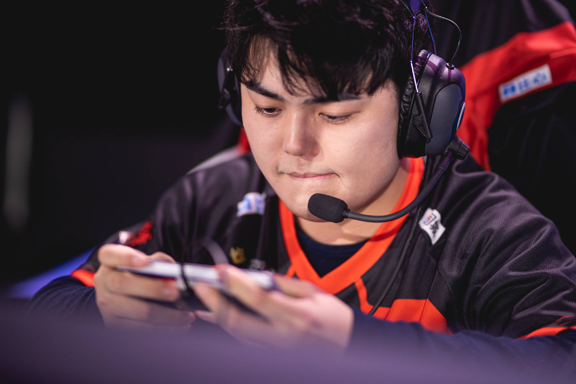 原创ag超玩会遗憾出局汤汤口出狂言成背锅侠让七年上场多好