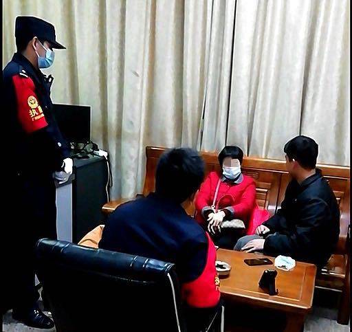 母亲胁子乘车入湘“赚钱”,幸被铁警及时拦下劝回