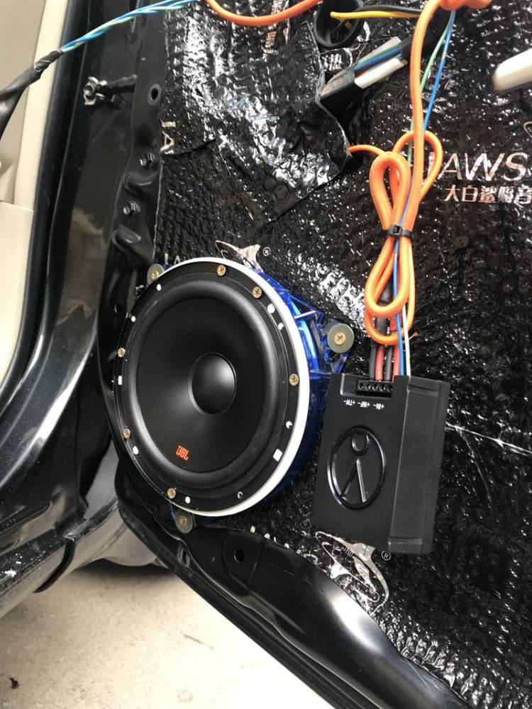 音质爽朗悦耳:丰田卡罗拉汽车音响改装jbl喇叭,重庆正信汽车音响