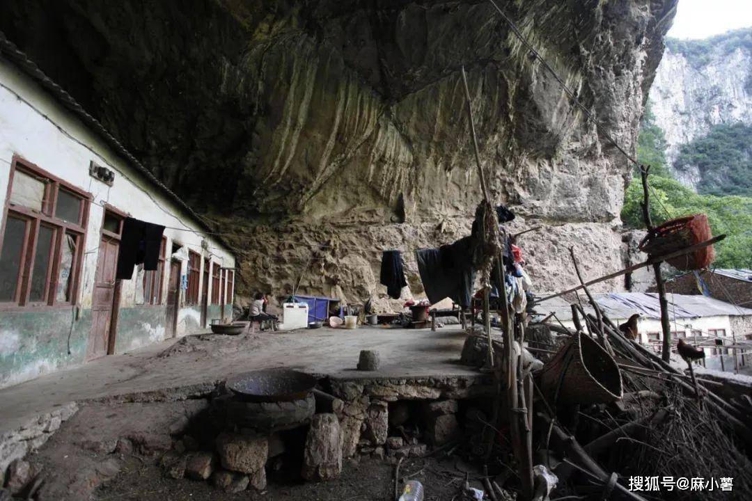 云南有座神秘天坑群，坑底生活着32人，与世隔绝60年却成网红景点
