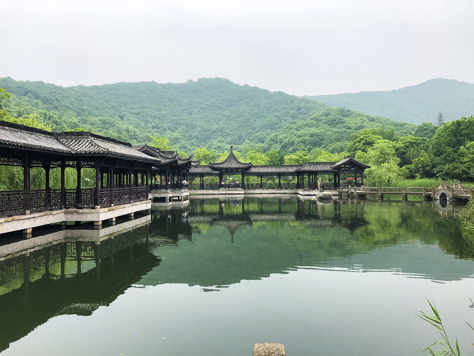 杭州不只有西湖，附近的“姐妹湖”不比西湖差，门票免费地铁直达