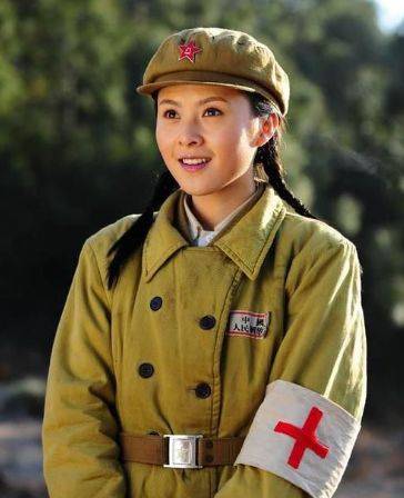 她演《铁道游击队》爆红,却未婚先孕嫁给沈腾,今被老公宠成公主