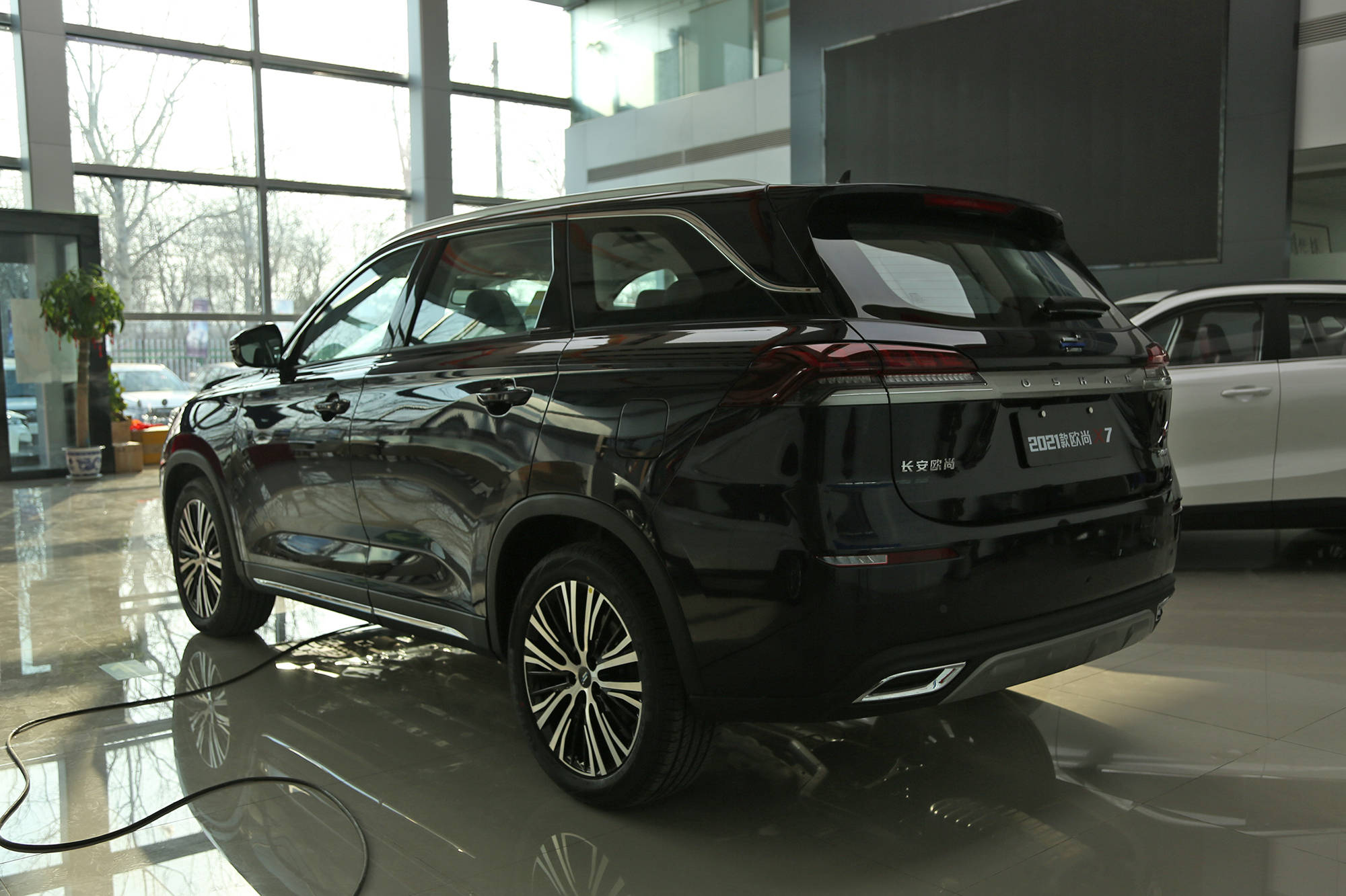 十万车主品质之选到店实拍2021款长安欧尚x7