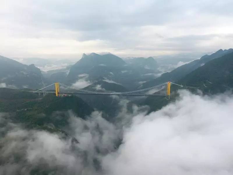 湖北这座群山环抱的千年古镇，有西南门户之称，是土家族聚居地