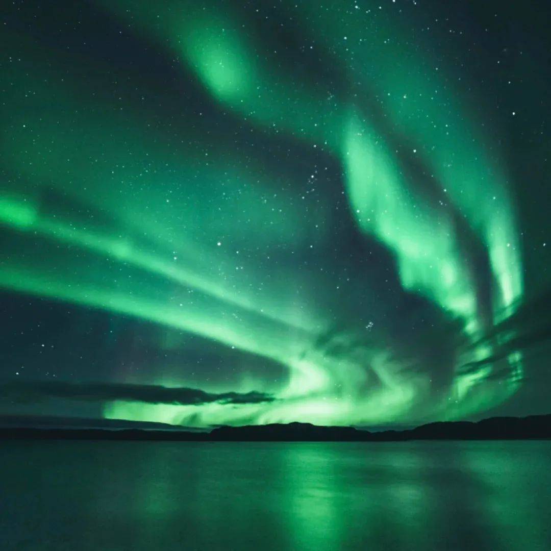 冰岛北极光图集：极光真的像照片上这样美丽耀眼吗？ | Guide to Iceland
