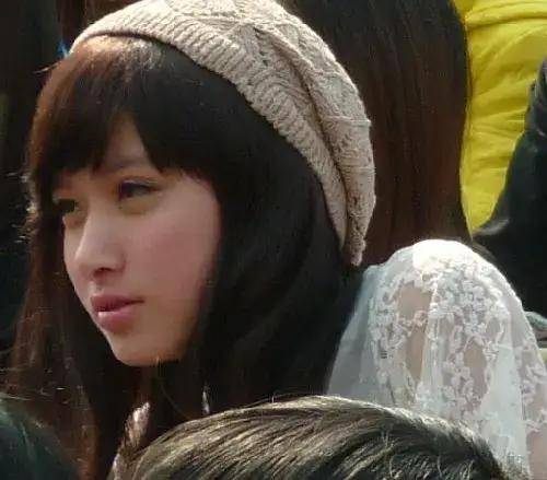 2013年她和陈翔一起出演了《落跑甜心》,剧中她饰演的徐令娜是一个