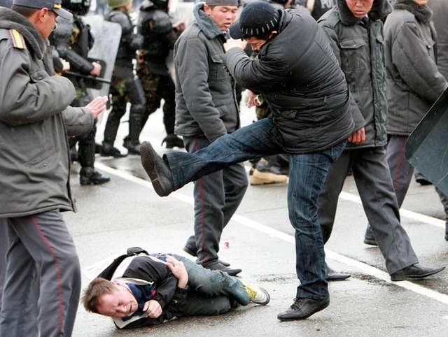 扎帕罗夫:"郁金香革命"走出来的政客,吉尔吉斯斯坦新当选总统