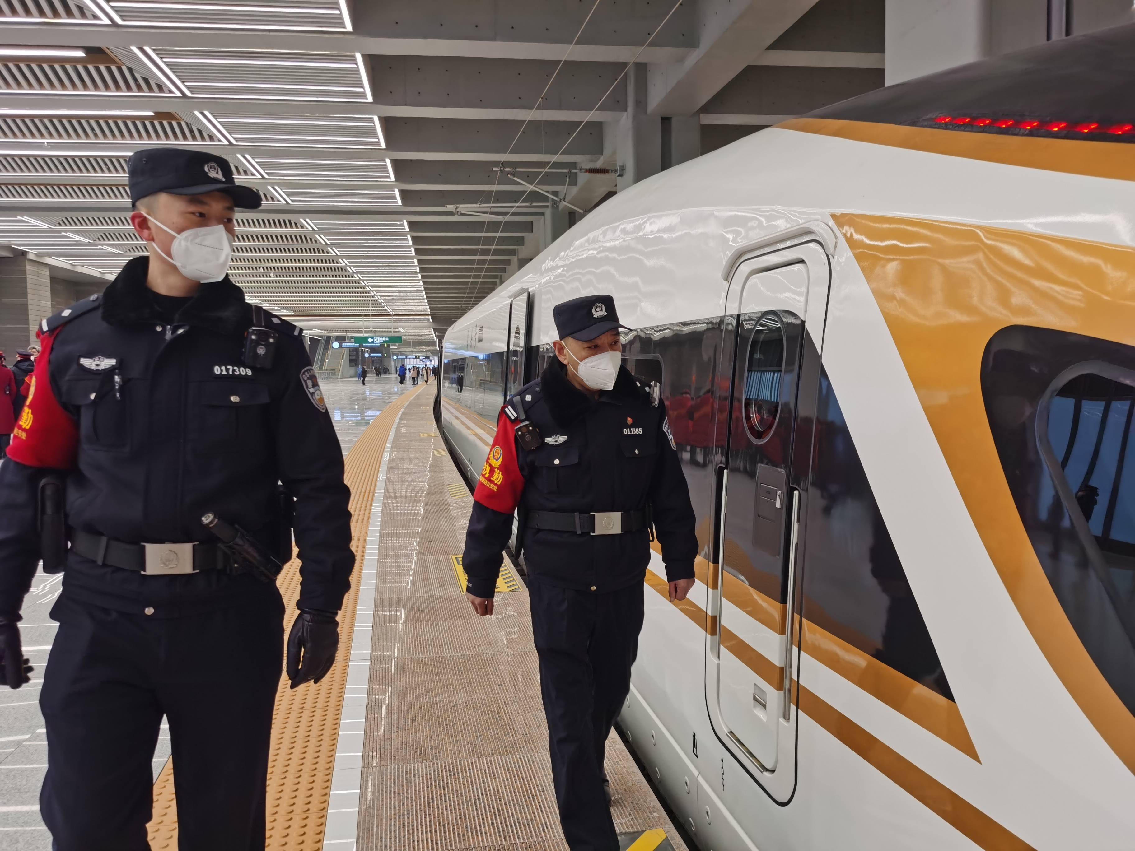 据乘警宋玉辉讲,1月22日8时许,他就提前到达站台熟悉环境,并按照安保