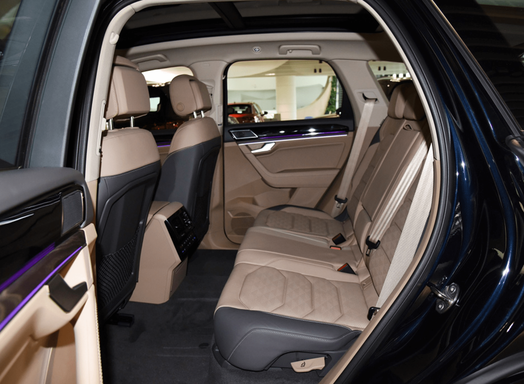 大众沦为"价格屠夫",途锐45万就能开回家,换标卡宴没人懂