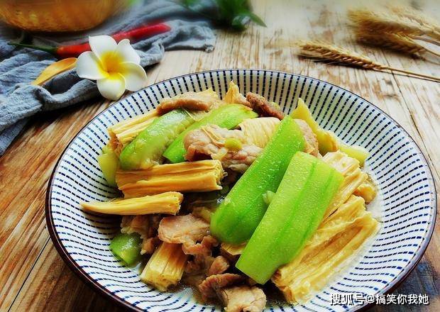 丝瓜配什么炒好吃简单 819eee445d9d42d8bdc962b82ad13301.jpeg