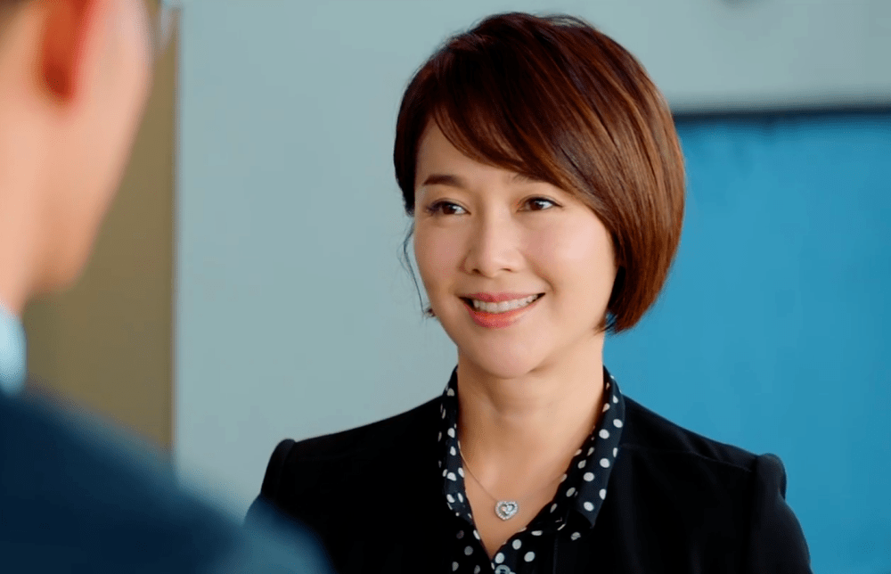 豪门阔太又出来挣奶粉钱了