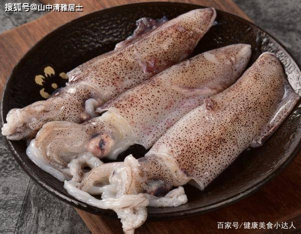 冷冻笔管鱼的做法,鲜香美味,辣口弹牙,非常好吃,上桌瞬间菜净盆光,汤都不剩_鱿鱼
