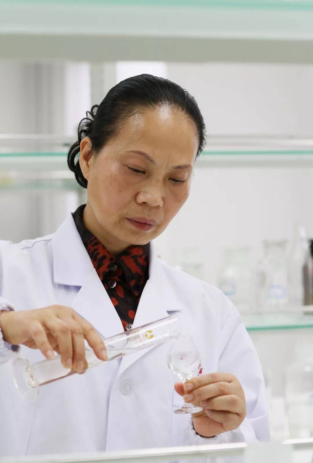 经过勾调的酒是假酒吗?