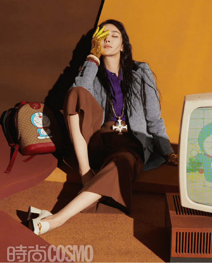 古驰和哆啦a梦联名了杨幂杂志造型复古且充满童趣时尚又前卫
