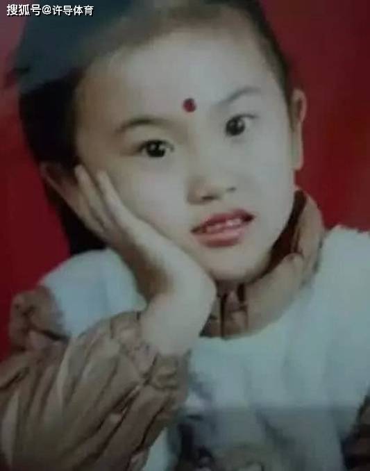 当明星们晒出童年照,他们小时候萌萌的样子,你能认得出来吗!