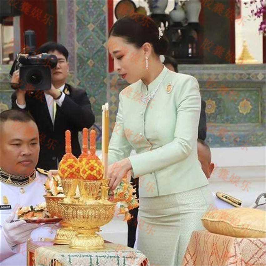 原创42岁帕公主隐婚生女依靠丈夫含笑抱女儿放弃王储位回归家庭