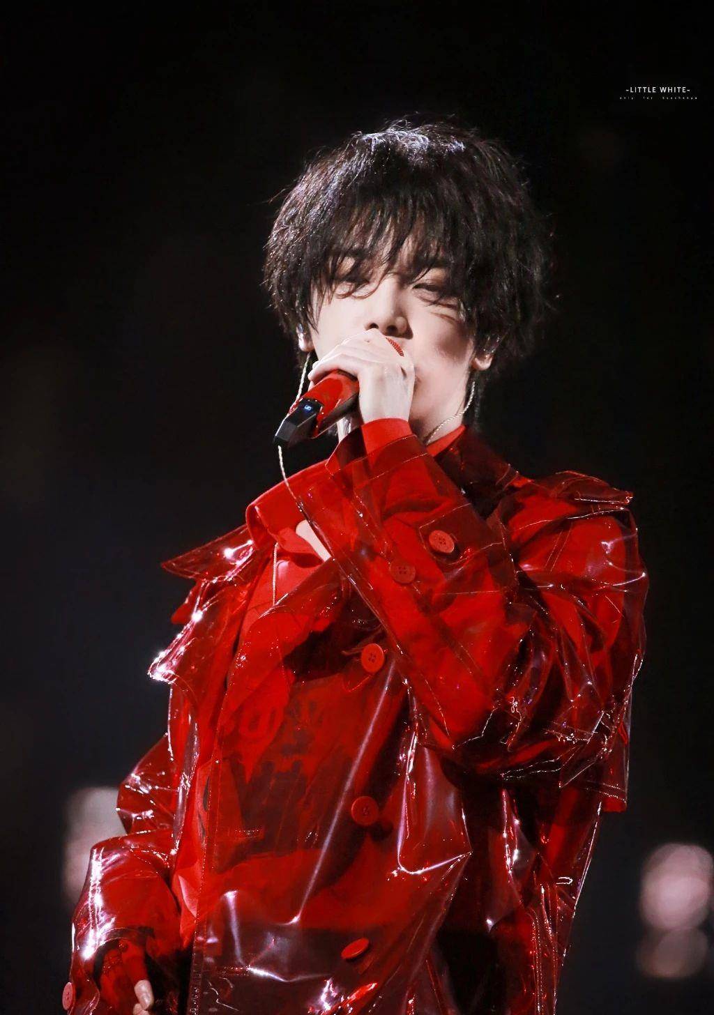 华晨宇壁纸:不管遇到什么,et天团永远都会在你身后