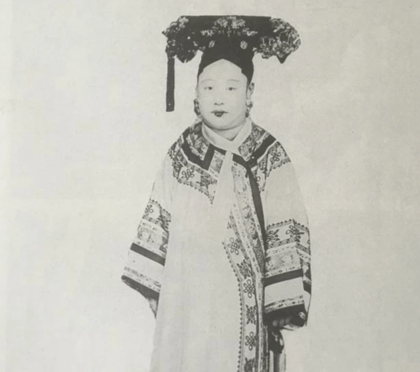 珍妃的姐姐瑾妃:爱吃酱肘子,逼死溥仪生母,想学慈禧做太后