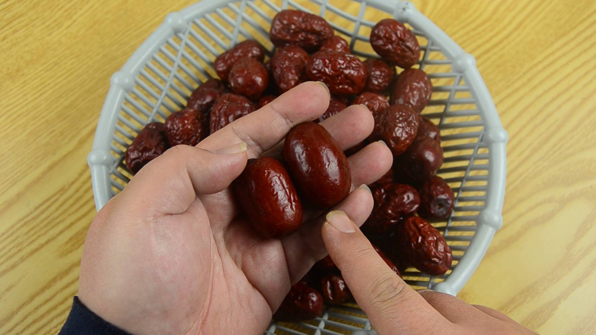 家有红枣的注意了如何识别硫磺枣只需一招一眼辨别太实用了