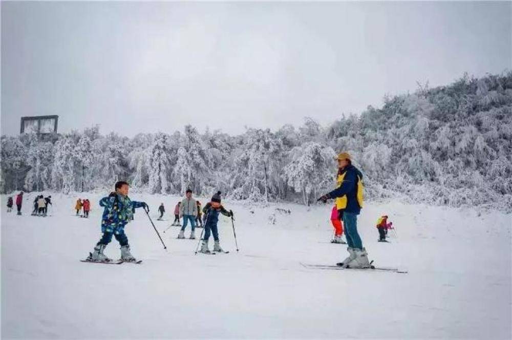 贵州六盘水：致力“避暑康养＋冰雪运动”，让旅游业发展成为“新时尚”