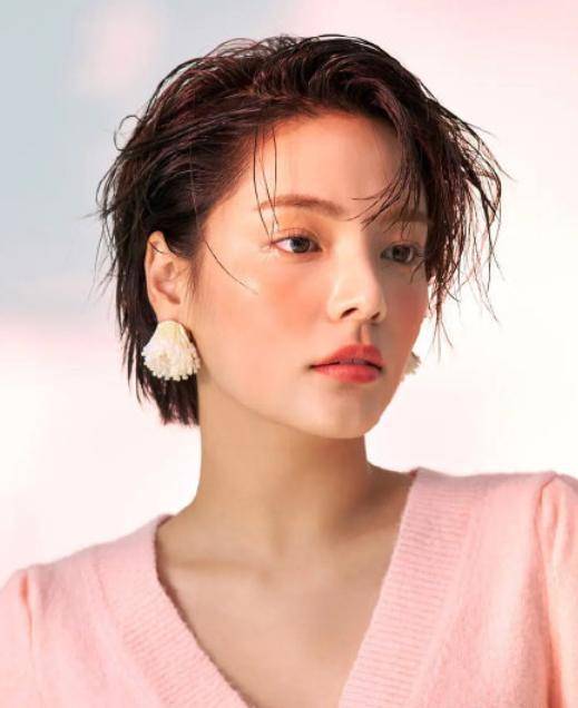 宋侑庭她曾出演《学校2017》《致我的名字》《说出