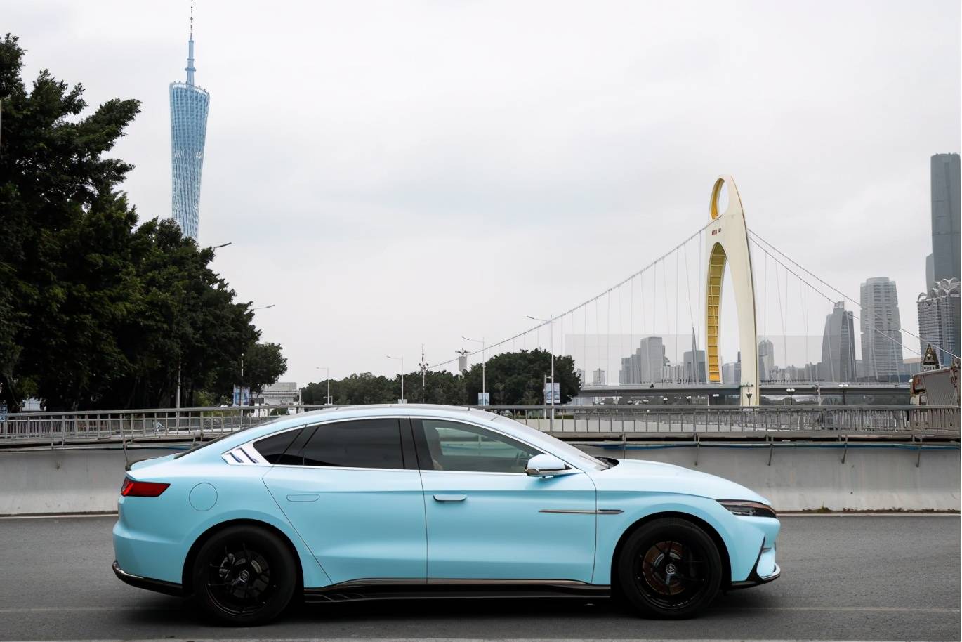 无改色不玩车比亚迪汉ev竟放出了这一大招