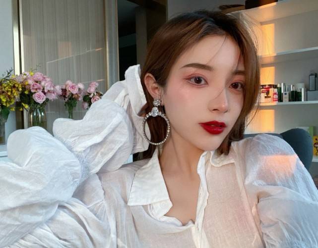 原创网红温精灵整容效果不佳咧嘴大笑露出真面目被质问为什么不整牙