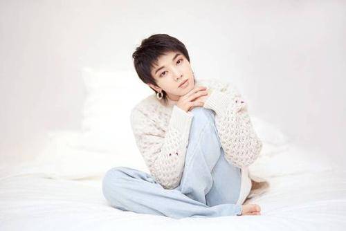 张碧晨华晨宇女儿华迎辰“一家三口”合照曝光!-搜狐大视野-搜狐新闻