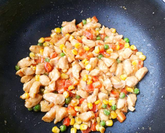 原創低脂減肥餐五彩雞胸肉蔬菜和雞肉的完美搭配營養又好吃