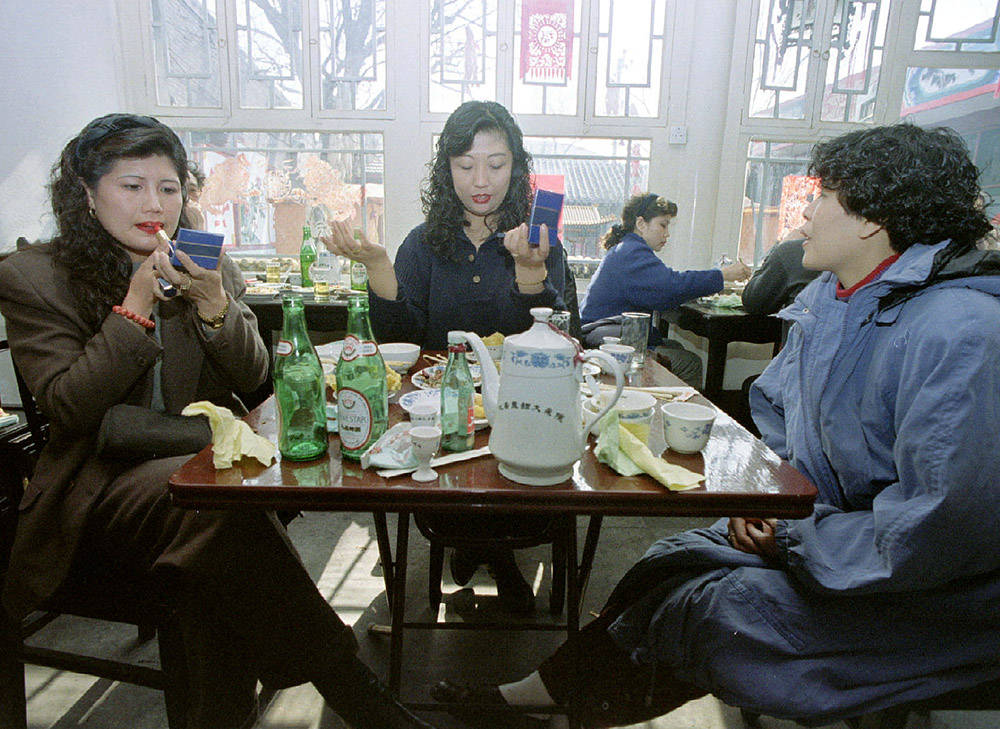 70年代"下馆子"是啥体验?穷人靠请客沾光,顾客地位不如服务员_手机搜